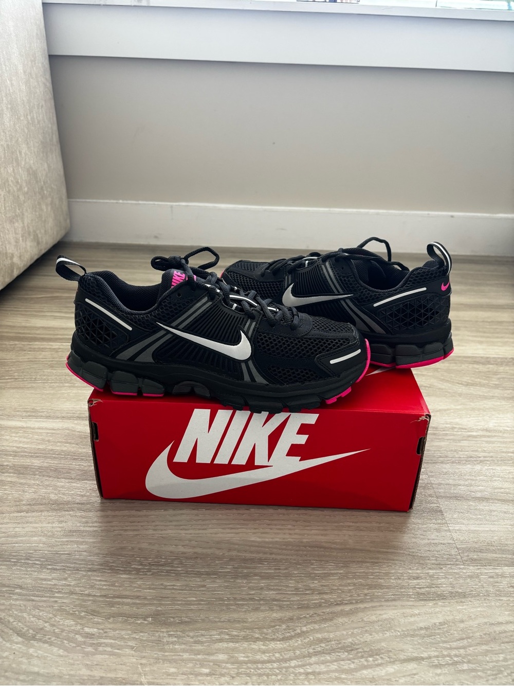 Nike Kids Black and Pink Vomero